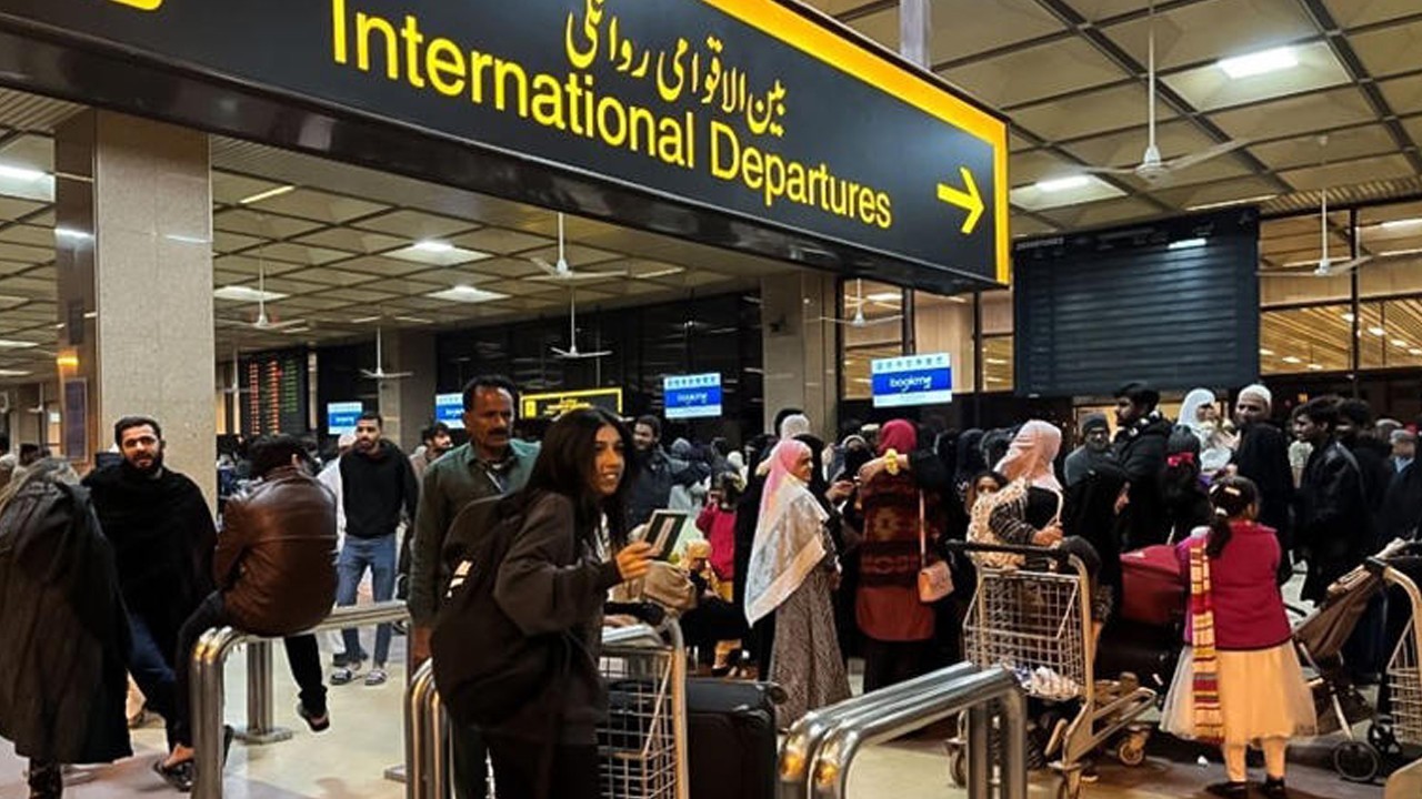 350,000 Pakistanis Left Country in Just Six Months of 2025